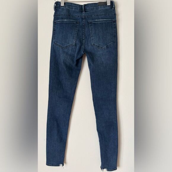 Zara blue high wasted skinny jeans, distressed ankles, front and back pockets, 4 - Picture 6 of 9